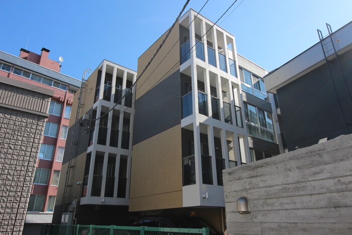 カレラ緑丘の物件外観写真