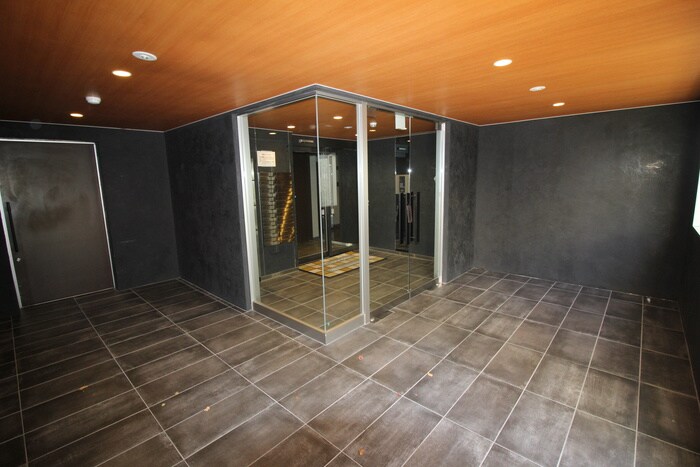 カレラ緑丘の物件外観写真