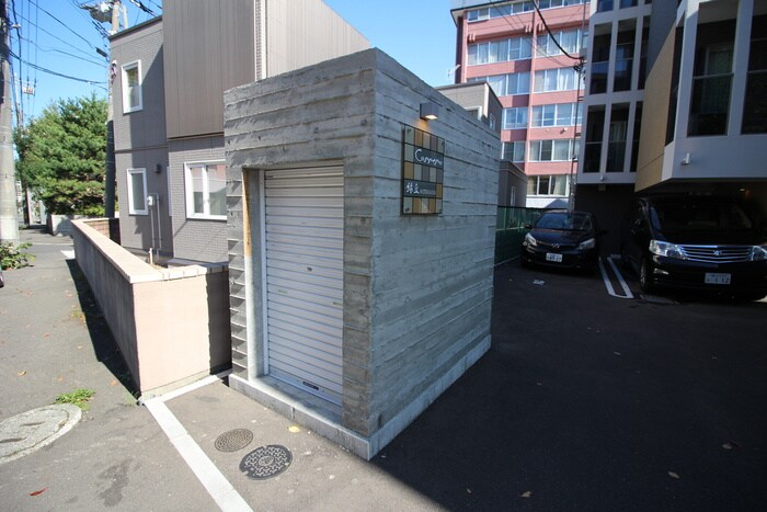 カレラ緑丘の物件外観写真