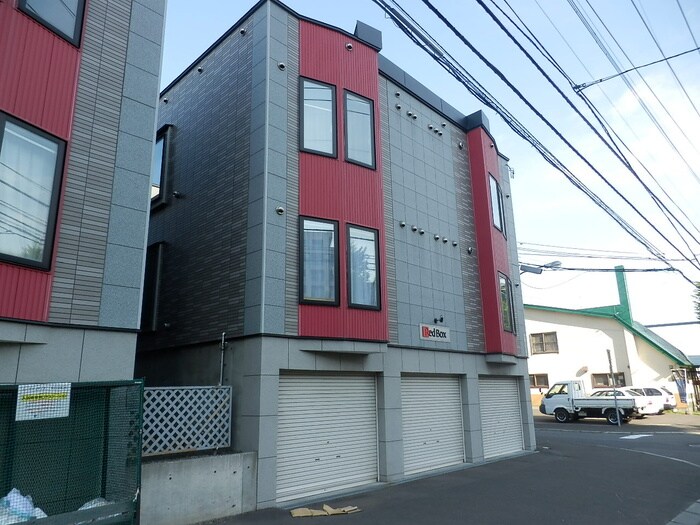 レッドボックスの物件外観写真