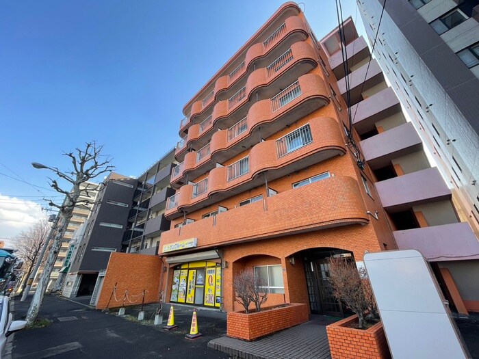 プレジール山鼻の物件外観写真