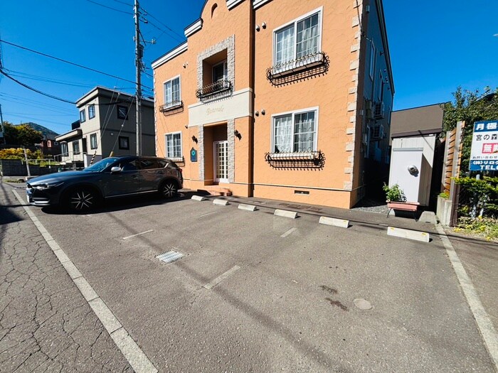 ルミエール宮の森２－８の物件外観写真