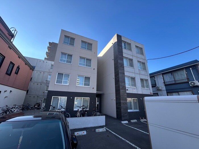 Elle Cube学園前の物件外観写真