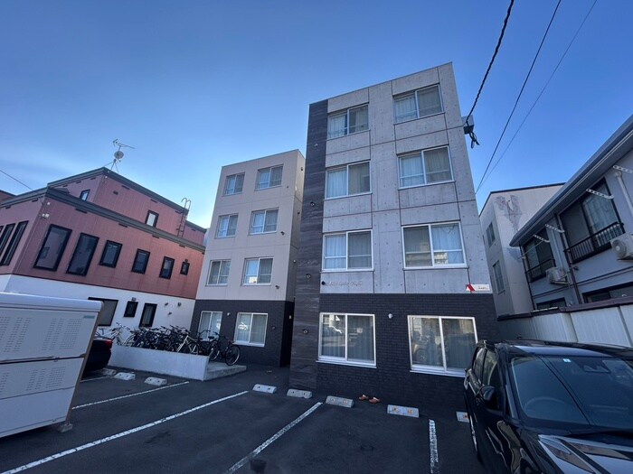 Elle Cube学園前の物件外観写真