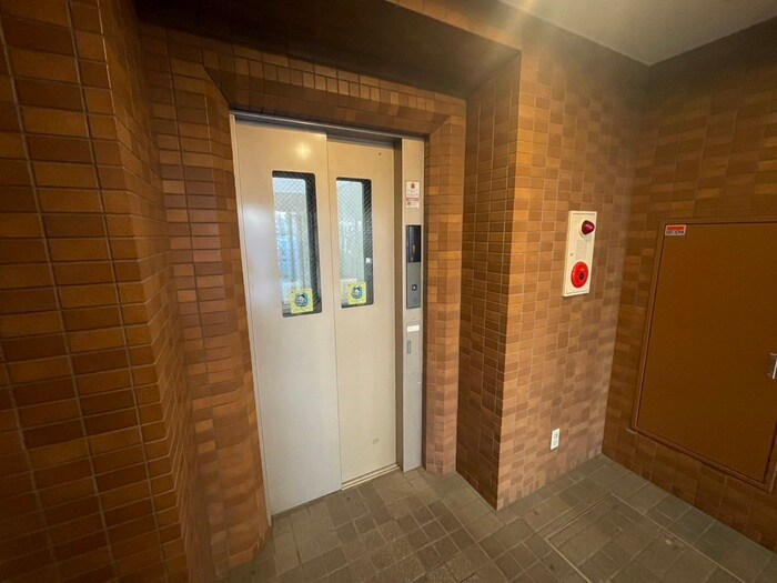 アップタウンハイツの物件外観写真