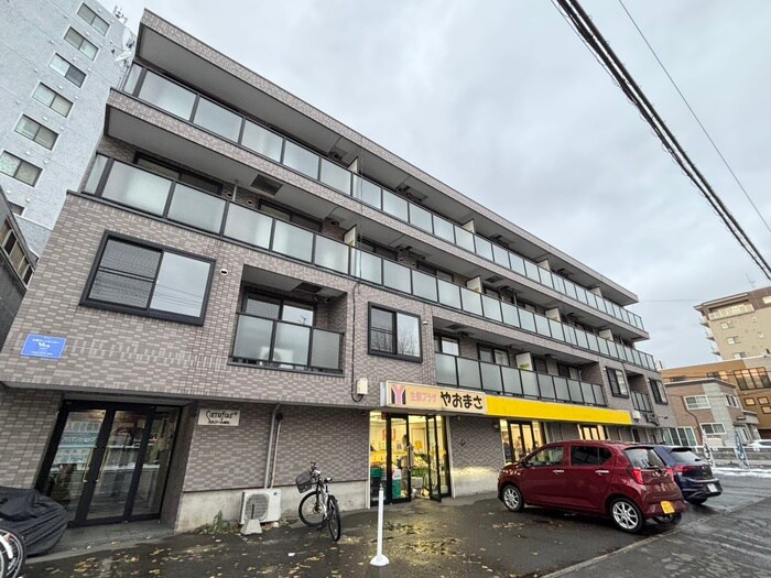 カルフ－ル麻生の物件外観写真