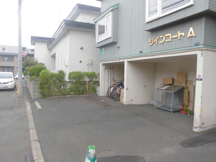 ツインコ－トＡ棟の物件外観写真