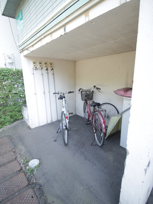 ツインコ－トＡ棟の物件外観写真