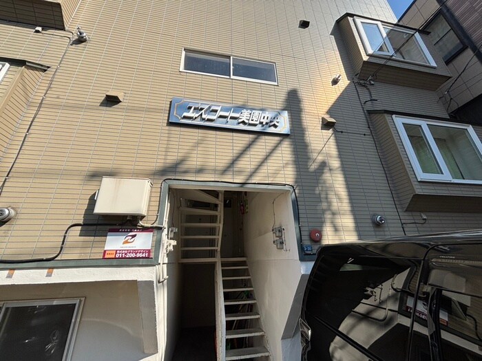 エスコ－ト美園中央の物件外観写真