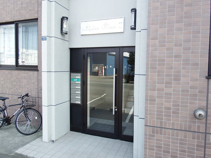 アルパインロ－ズⅡの物件外観写真