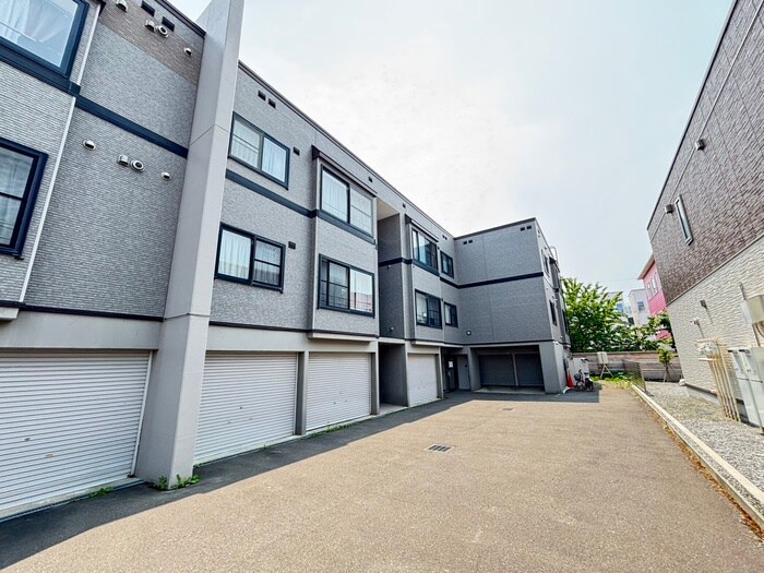 メゾンドゥーズの物件外観写真