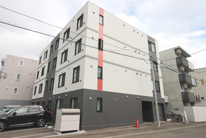 ラグジースペース平岸の物件外観写真