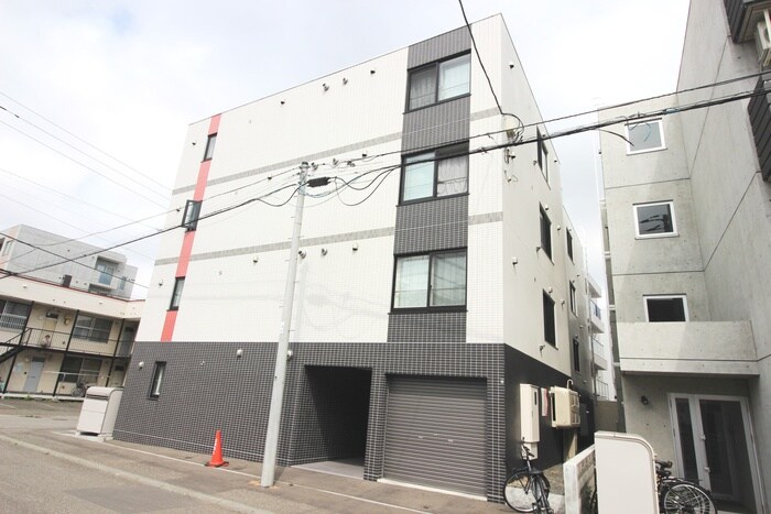 ラグジースペース平岸の物件外観写真