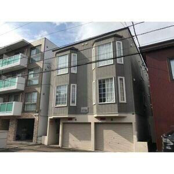 クラージュ学園前の物件外観写真