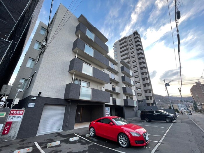 ピオネロ伏見の物件外観写真