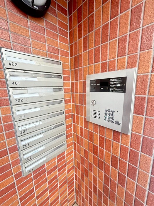 ﾌｧｲﾌﾞ・ｳｪｰﾌﾞの物件外観写真