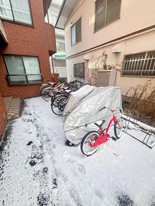 ﾌｧｲﾌﾞ・ｳｪｰﾌﾞの物件外観写真