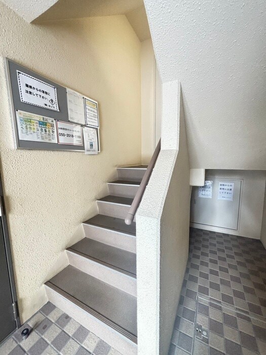 ﾌｧｲﾌﾞ・ｳｪｰﾌﾞの物件外観写真