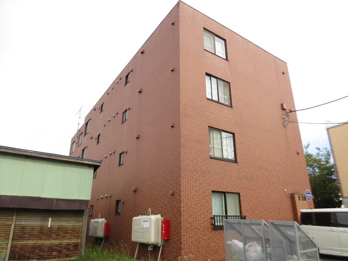 ﾌｧｲﾌﾞ・ｳｪｰﾌﾞの物件外観写真