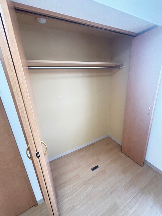 ﾌｧｲﾌﾞ・ｳｪｰﾌﾞの物件内観写真