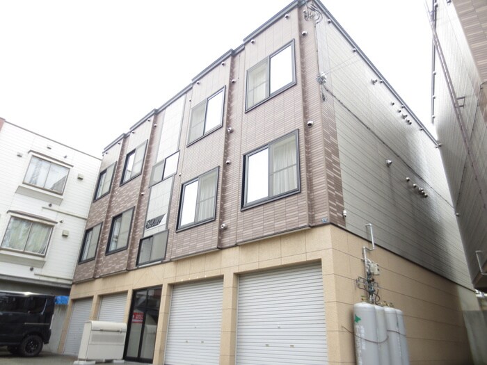 サル－トの物件外観写真