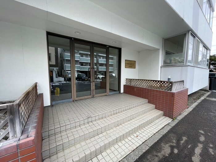 ＥＹＥ ＳＴＡＧＥ　山鼻の物件外観写真