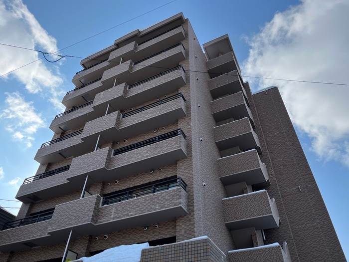 アヴィンズ平岸の物件外観写真