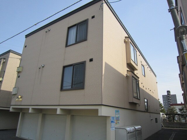 エルズ・カ－サの物件外観写真