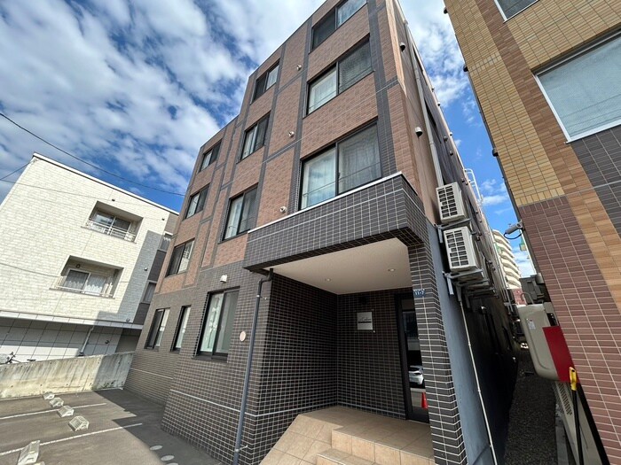 ル・コンフォールの物件外観写真