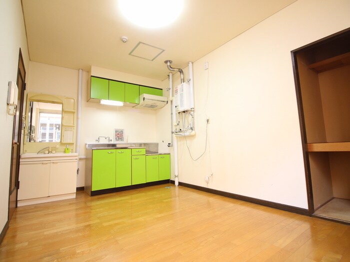 ローヤルハイツ南５条の物件内観写真