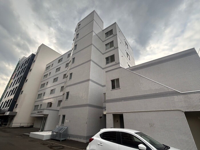 平岸２・７レジデンスの物件外観写真