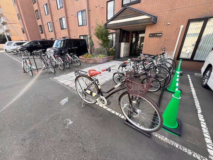 セレ－ナ南郷の物件外観写真