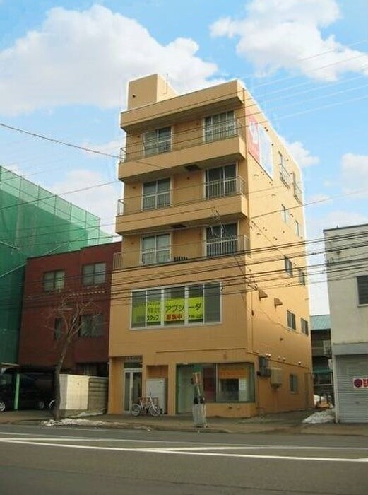 かねそビルの物件外観写真