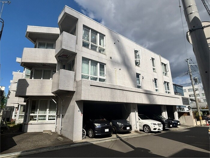 フォレストヒルズ宮の森の物件外観写真