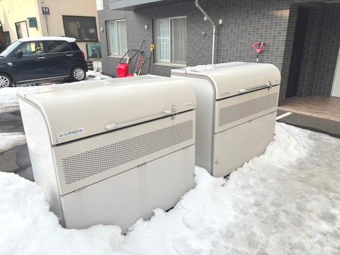 A BOND westの物件外観写真