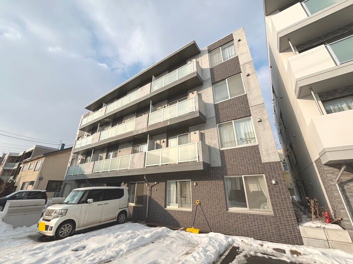 A BOND westの物件外観写真