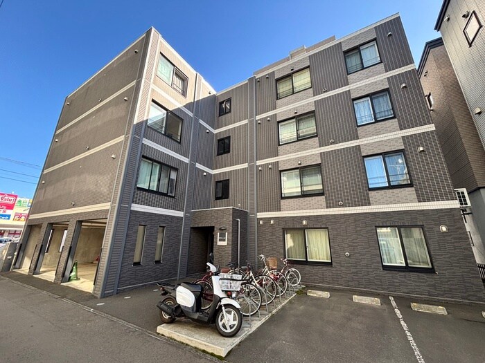 レグザ山鼻の物件外観写真