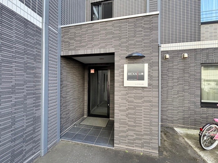 レグザ山鼻の物件外観写真