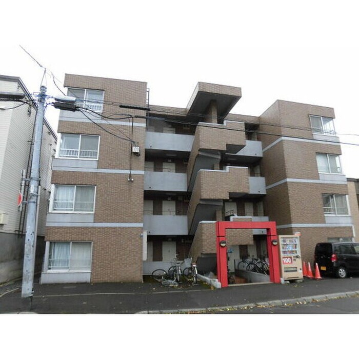 メゾンエクレーレ北18条の物件外観写真