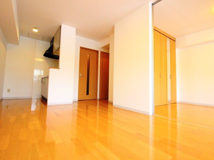 サムティ学園前の物件内観写真