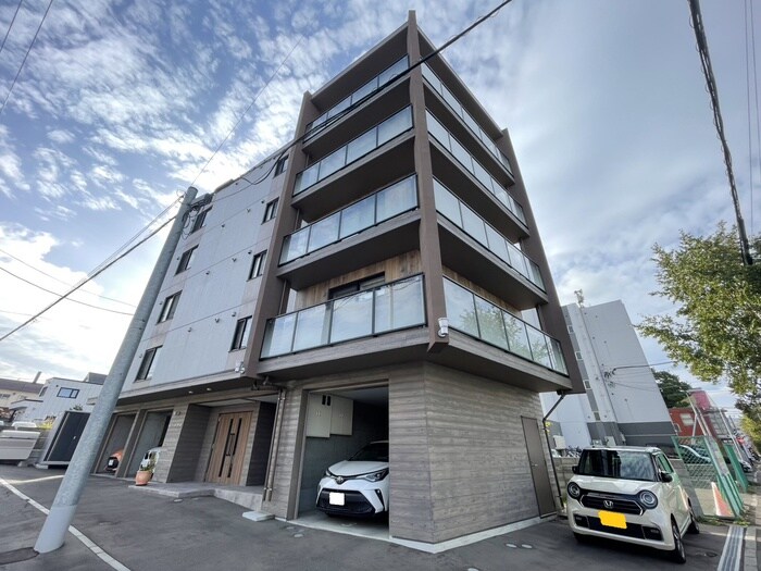 SERAM神宮前の物件外観写真