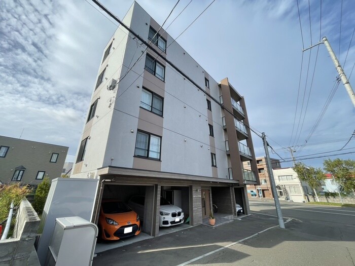 SERAM神宮前の物件外観写真