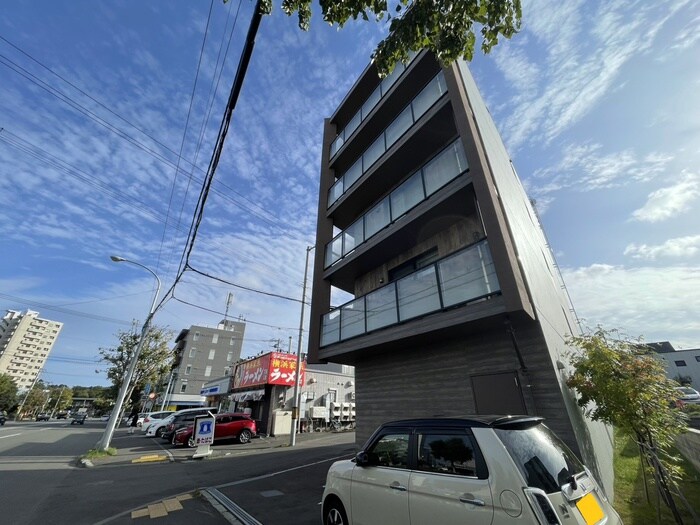 SERAM神宮前の物件外観写真