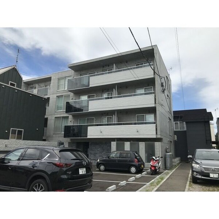 フェーラシュヴァル菊水の物件外観写真