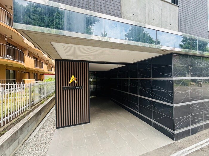 アルファスクエア宮の森2条の物件外観写真