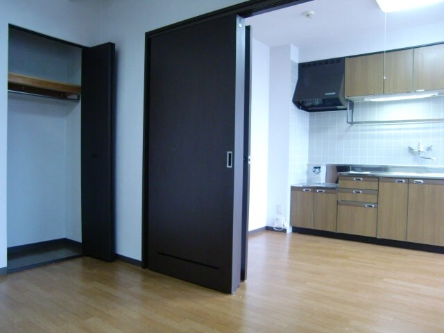 コ－トロティ大通の物件内観写真