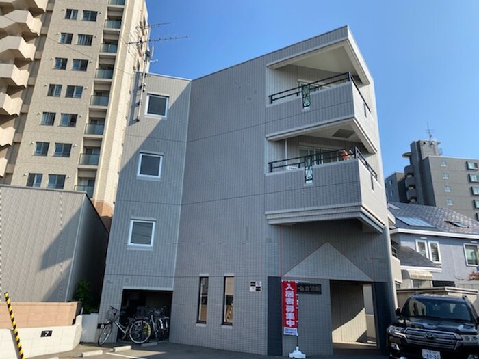 カ－ム北１８条の物件外観写真