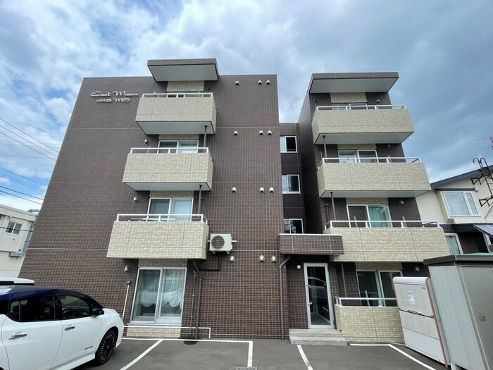 イーストムーン4・16の物件外観写真