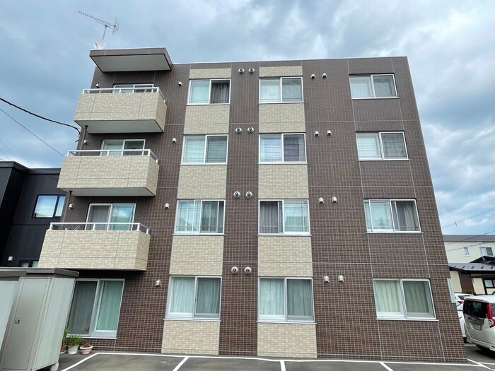 イーストムーン4・16の物件外観写真