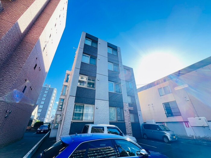 THE RESIDENCEの物件外観写真